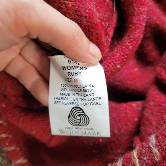 𝅺WOOLRICH Vintage Wool Red Long Sleeve Sweater Woman's Size Medium - Picture 2 of 6